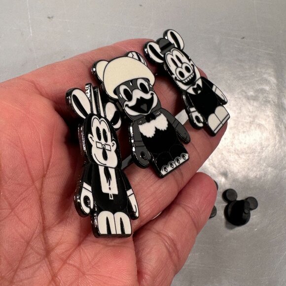 Disney Gideon Goat Clara Cluck Trading Pin Vinylmation Horace 2013 Retired Badge - Picture 3 of 7